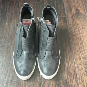 NEW ❤️ Mia Shoes